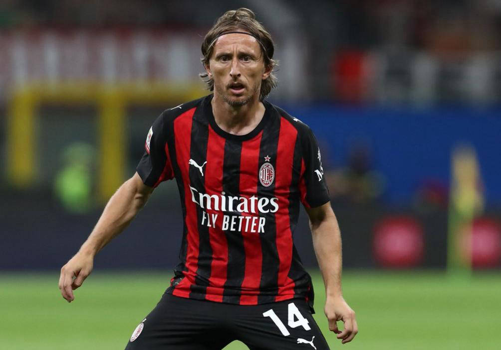 自称亚泰18岁后卫刘议阳女友的账号指控其恋爱期出轨、裸聊