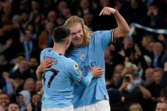 张伯伦代表阿森纳U21出战曼联U21，8年后再为枪手比赛