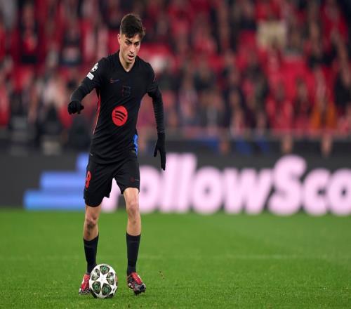 莱奥头发被拽找阿切尔比理论，后者：敢再指我就掰断你手指头