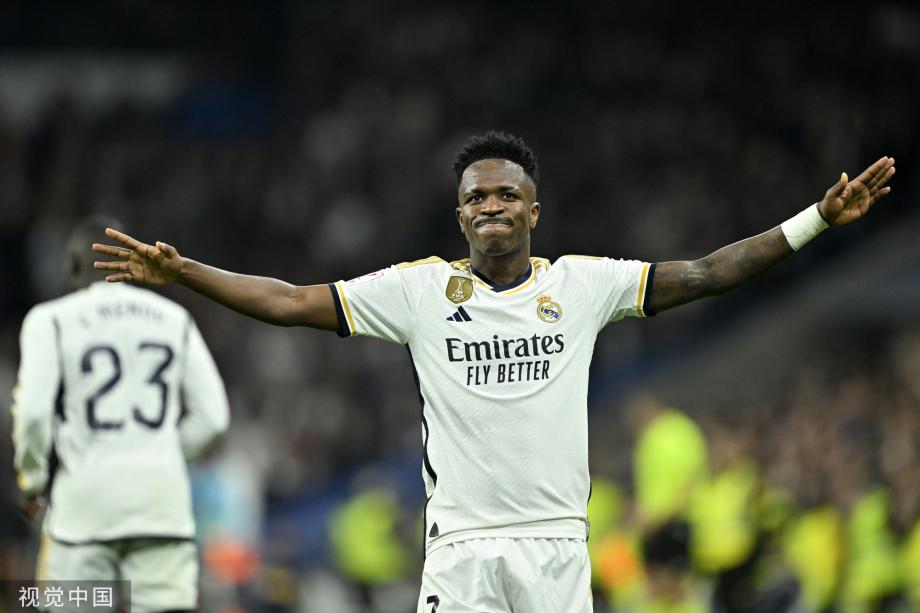 里夫斯状态不佳，半场得到8分，投篮命中率仅为20%