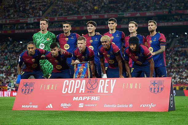 那一年他们风华正茂：李连杰和刘家良师傅相互模仿学习！